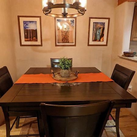 Magical Santa Fe Stay, Minutes From Town Square, Sleeps 4, Includes Free Parking And Outdoor Hot Tub! Luaran gambar