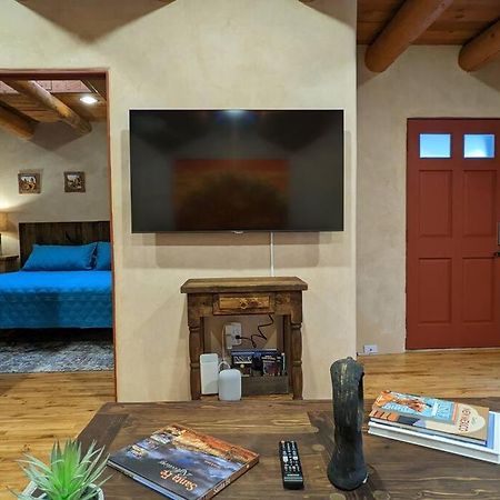 Magical Santa Fe Stay, Minutes From Town Square, Sleeps 4, Includes Free Parking And Outdoor Hot Tub! Luaran gambar