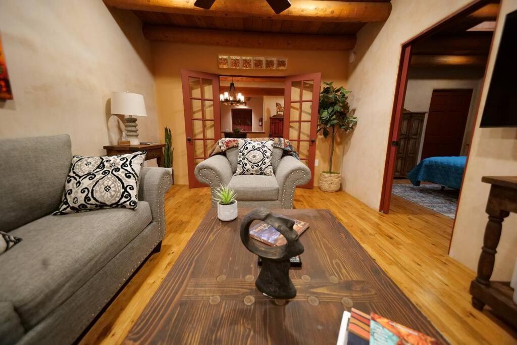 Magical Santa Fe Stay, Minutes From Town Square, Sleeps 4, Includes Free Parking And Outdoor Hot Tub! Luaran gambar