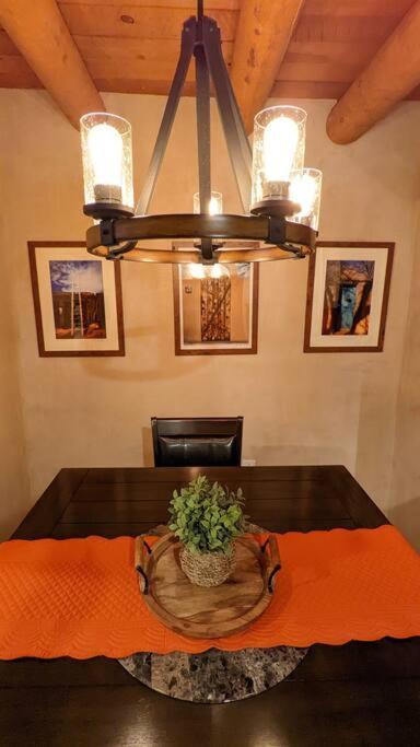 Magical Santa Fe Stay, Minutes From Town Square, Sleeps 4, Includes Free Parking And Outdoor Hot Tub! Luaran gambar
