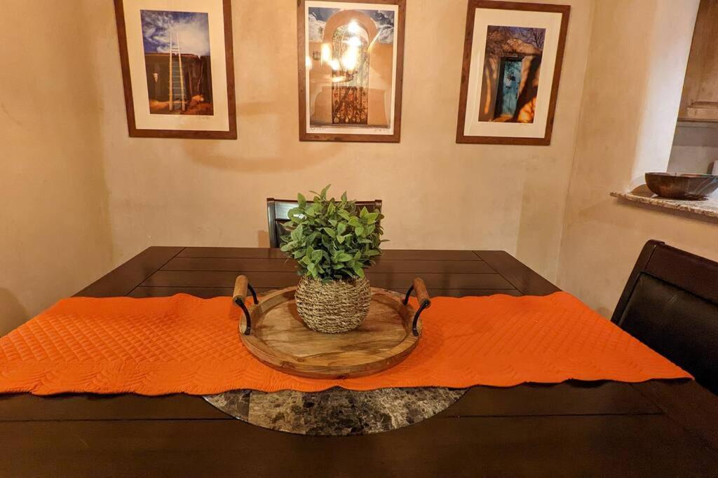 Magical Santa Fe Stay, Minutes From Town Square, Sleeps 4, Includes Free Parking And Outdoor Hot Tub! Luaran gambar