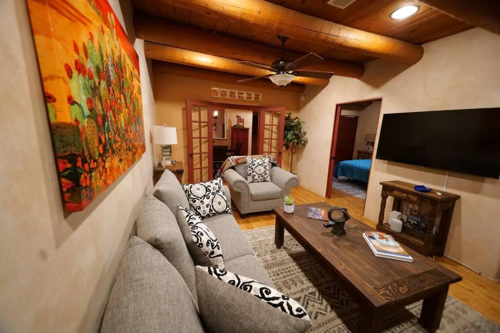 Magical Santa Fe Stay, Minutes From Town Square, Sleeps 4, Includes Free Parking And Outdoor Hot Tub! Luaran gambar