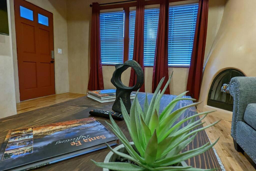 Magical Santa Fe Stay, Minutes From Town Square, Sleeps 4, Includes Free Parking And Outdoor Hot Tub! Luaran gambar