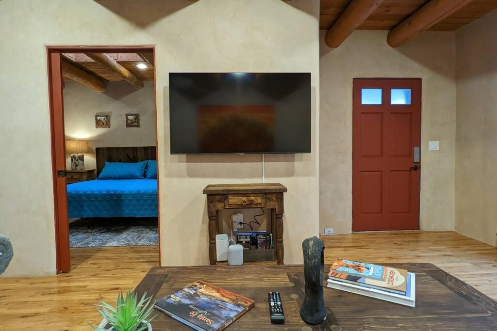 Enchanted Casita With Private Outdoor Hot Tub And Patio, Near Santa Fe Plaza, Sleeps 4 With Free Parking Luaran gambar