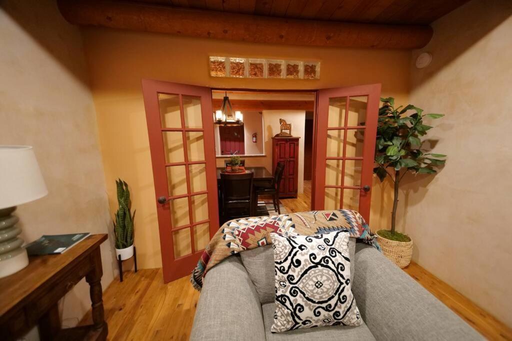 Magical Santa Fe Stay, Minutes From Town Square, Sleeps 4, Includes Free Parking And Outdoor Hot Tub! Luaran gambar