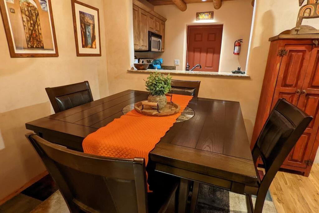 Magical Santa Fe Stay, Minutes From Town Square, Sleeps 4, Includes Free Parking And Outdoor Hot Tub! Luaran gambar