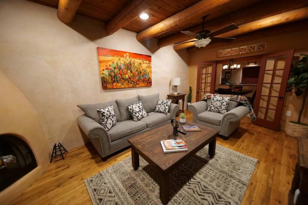 Magical Santa Fe Stay, Minutes From Town Square, Sleeps 4, Includes Free Parking And Outdoor Hot Tub! Luaran gambar